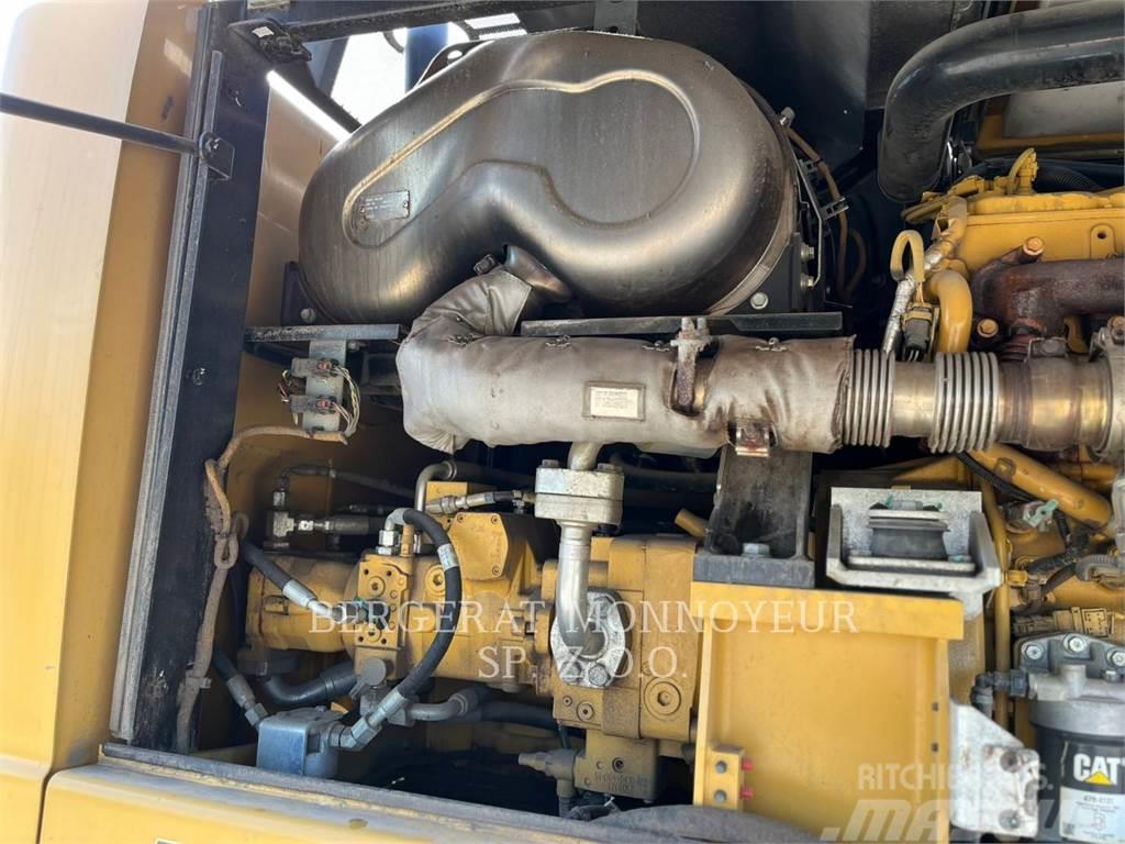 CAT MH3022 Lastik tekerli ekskavatörler