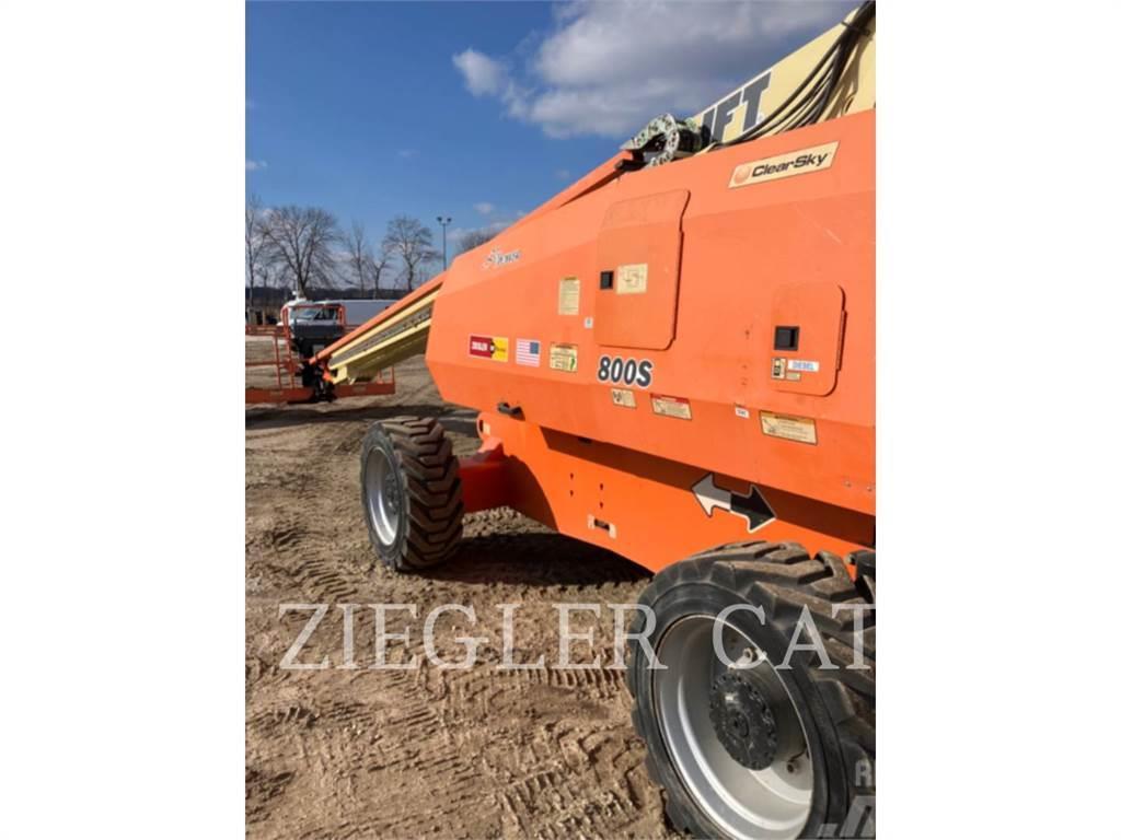 JLG 800S Articulated boom lifts
