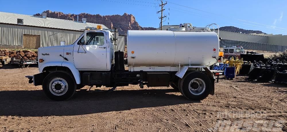  2,000 Gallon Water Truck Diger