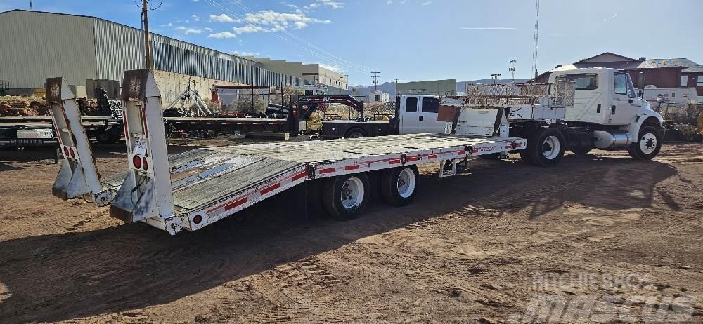Interstate Lowoby Trailer Diger