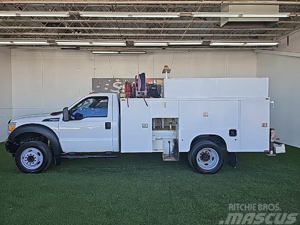 Ford F-550 Chassis Pikaplar