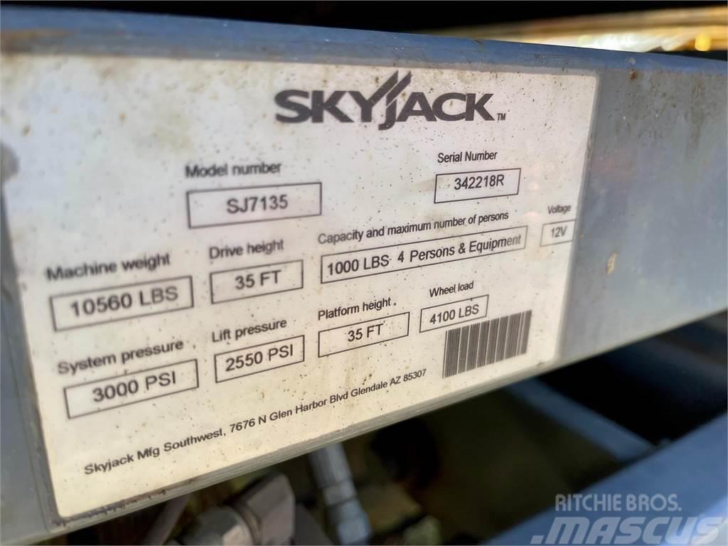 SkyJack SJ7135RT Makasli platformlar