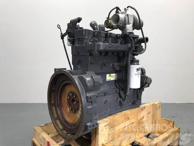 Komatsu SAA4D102E-2 Motorlar