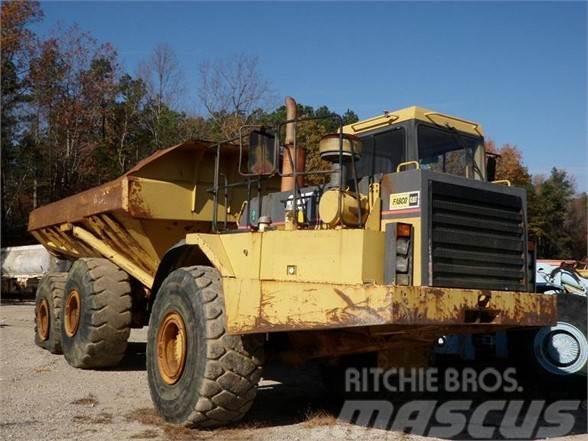 CAT D400E Belden kirma kaya kamyonu