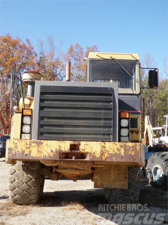 CAT D400E Belden kirma kaya kamyonu