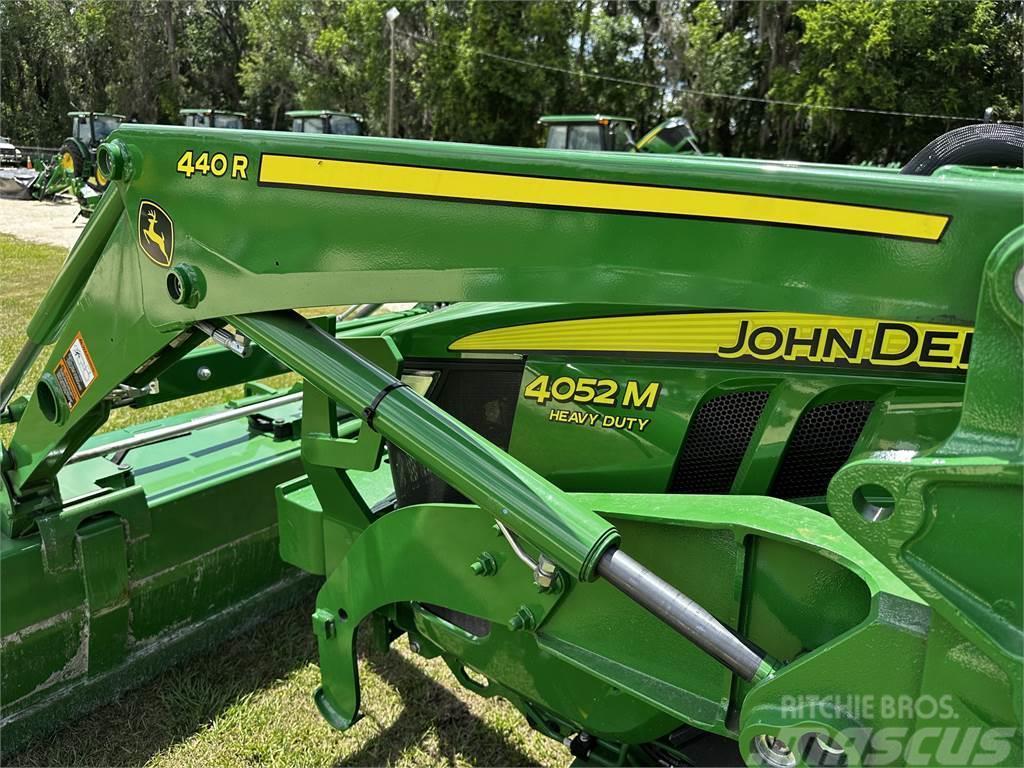 John Deere 4052M Traktörler