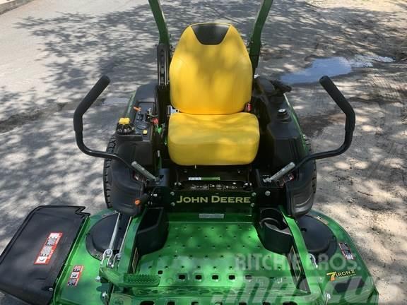 John Deere Z915E Sıfır dönüşlü çim biçme makineleri