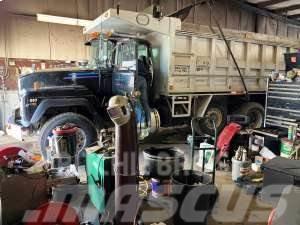 Mack RD688S Dump Truck Damperli kamyonlar