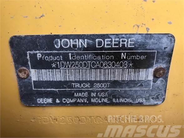 John Deere 250D II Belden kirma kaya kamyonu
