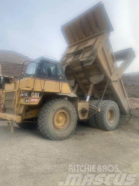 CAT 775E Belden kirma kaya kamyonu