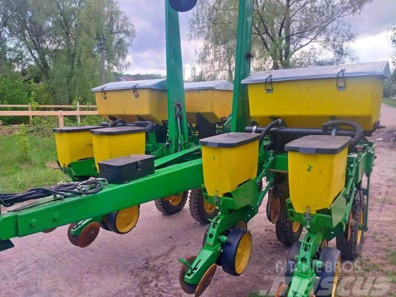 John Deere 7000 Precision sowing machines
