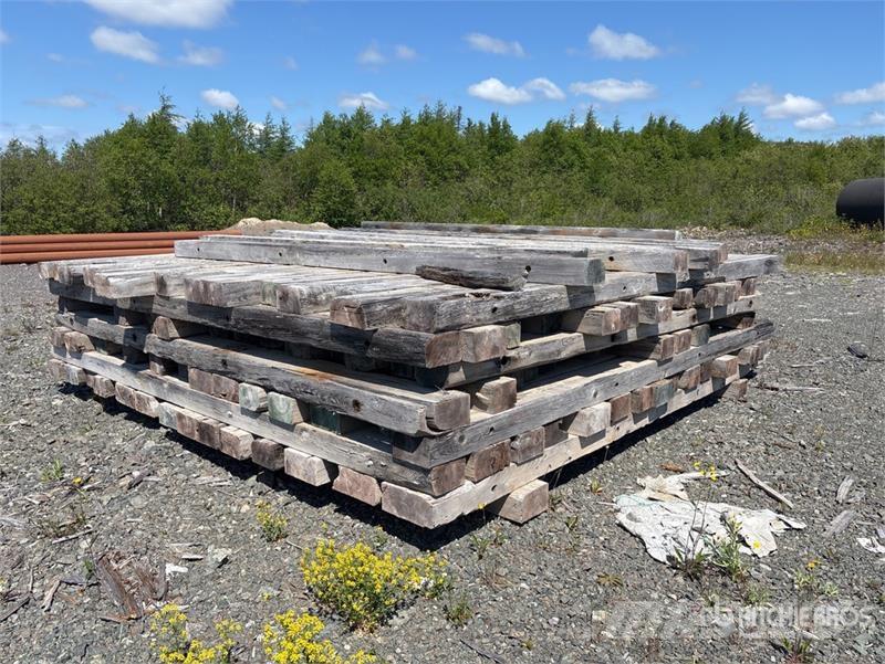 Quantity of (120) 12 ft to 16 ft Wood Cribbing Diger parçalar