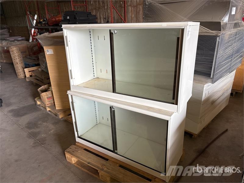 Quantity of (2) Display Cabinets Diger parçalar
