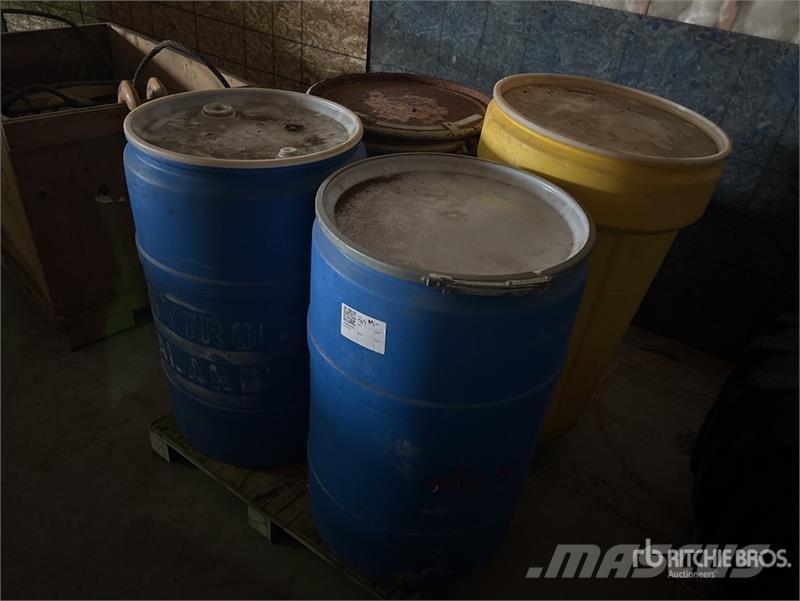 Quantity of 45 Gallon Drums With Spill Kit Materia Diger parçalar