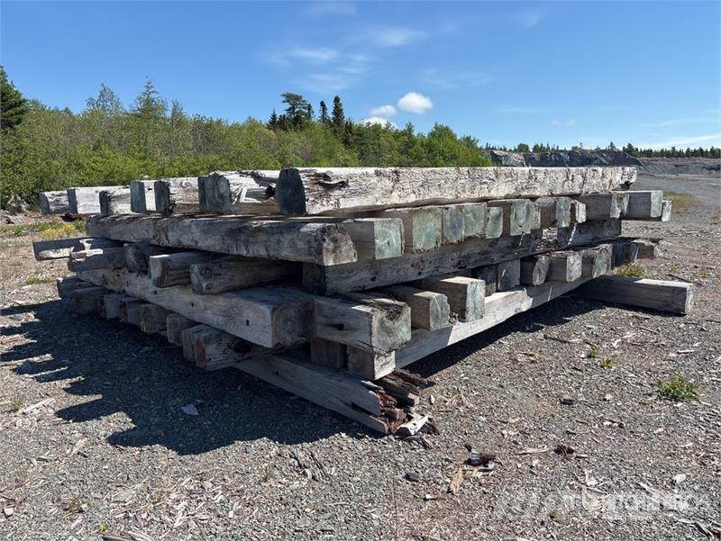 Quantity of (66) 16 ft x 20 ft Wood Cribbing Diger parçalar