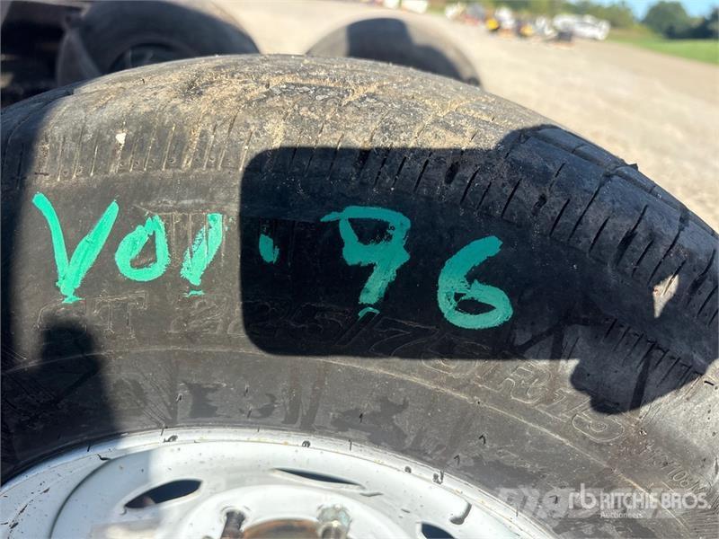 Quantity of (2) Trailer Axles 225/75R15 tires Diger parçalar