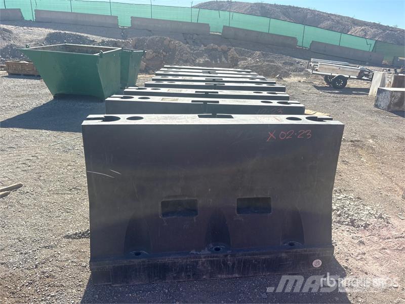 Quantity of (8) Barrier Diger parçalar