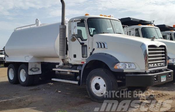 Mack water truck GU813E Tankerli kamyonlar