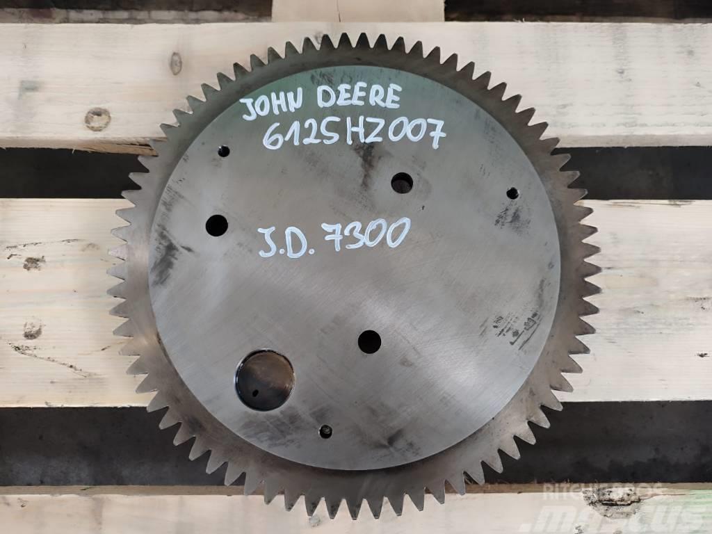 John Deere 6125HZ007  Bearing cup R119157 engine timing gear Motorlar
