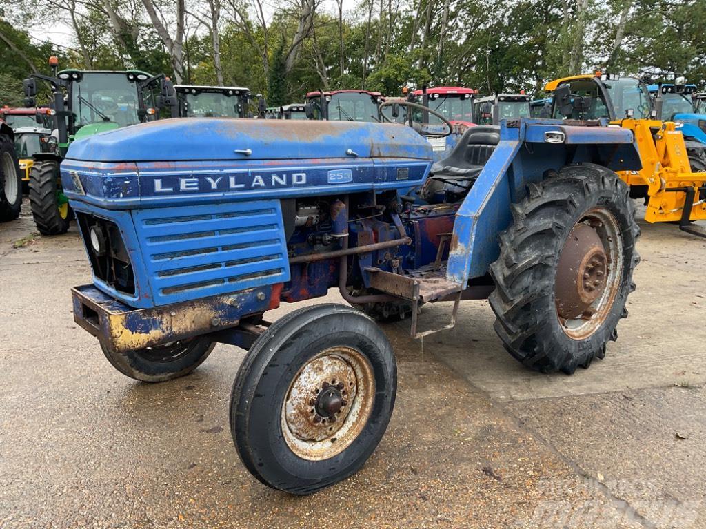 Leyland 253 Traktörler