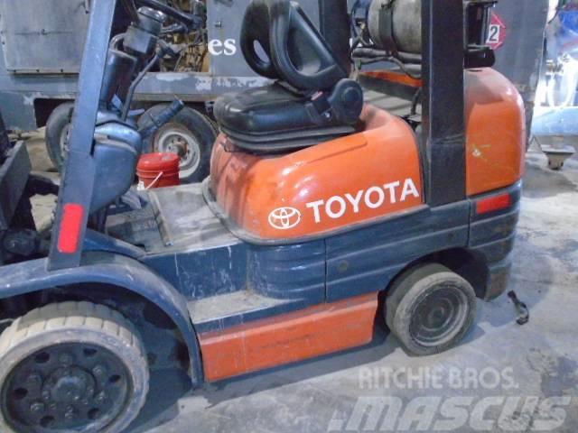 Toyota 52-6 FG U 30 Arazi tipi forklift
