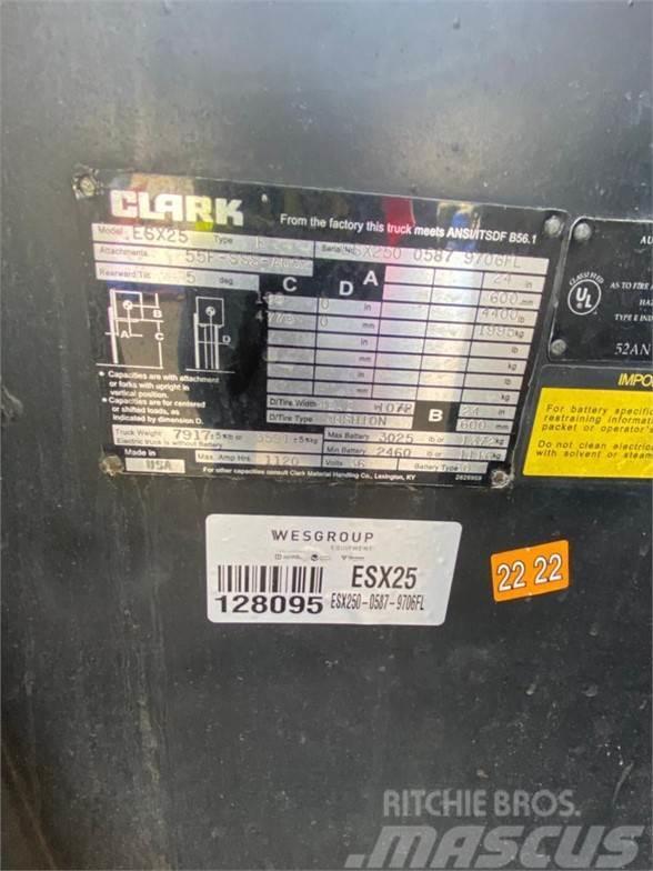 Clark ESX25 Reach truck - depo içi istif araçları