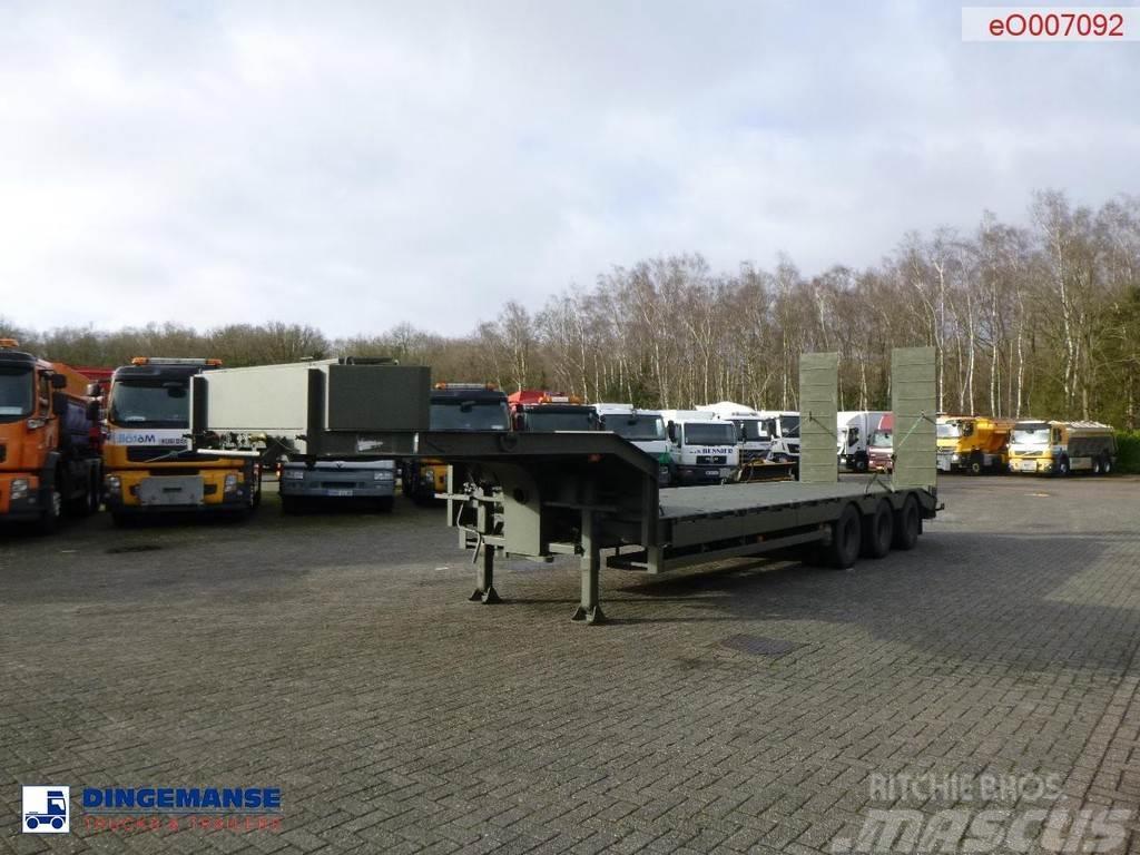 Broshuis 3-axle semi-lowbed trailer E-2130 / 73 t + ramps Flatbed çekiciler