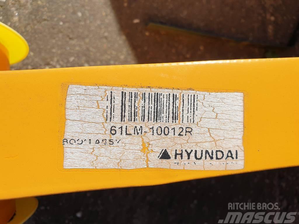 Hyundai Loader boom HL757 Saseler