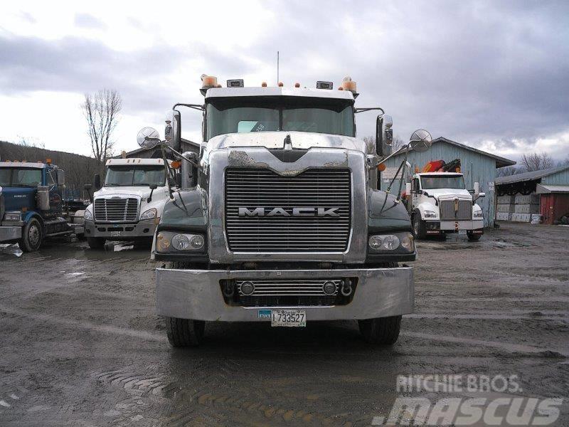 Mack Titan TD 713 Vinçli kamyonlar