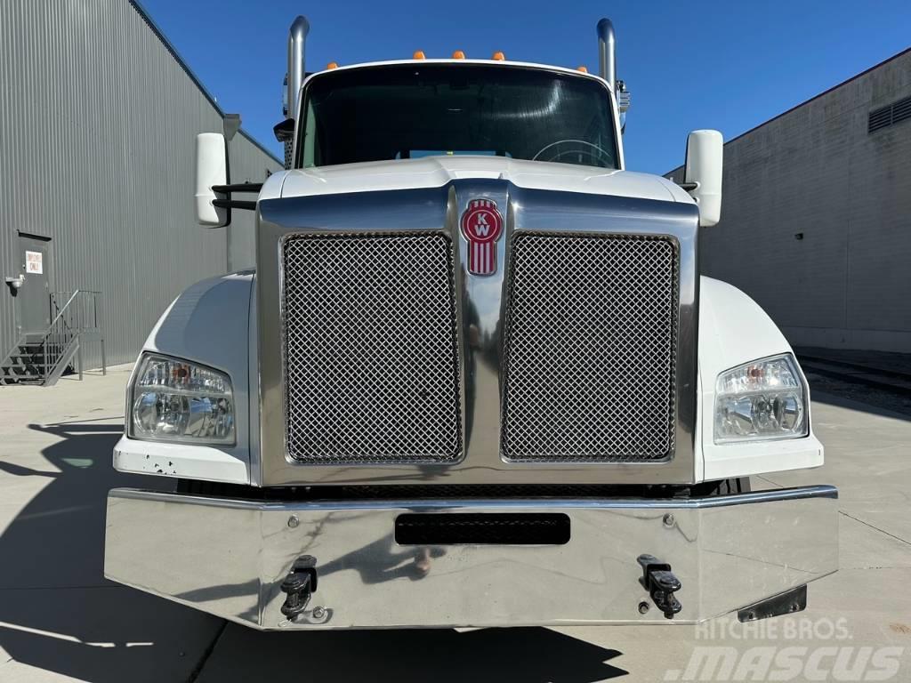 Kenworth T 880 Vinçli kamyonlar