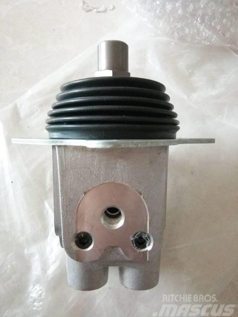 Komatsu PC400-7 pilot valve Beko kepçeleri
