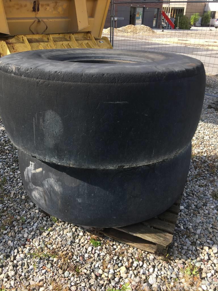 Michelin Recamax 23.5R25 smooth tyre Lastikler
