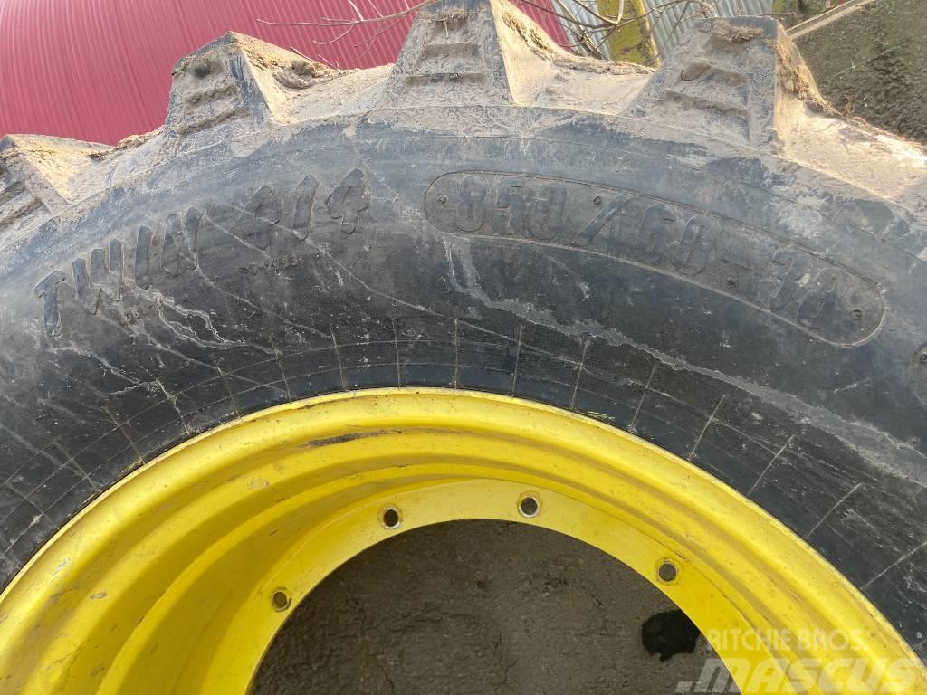 John Deere wide rims + trelleborg tyres Tekerlekler