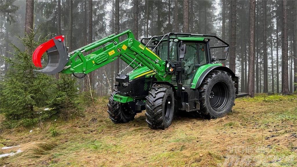 John Deere 6120M UVV Forstschlepper Forestry tractors