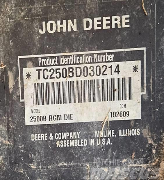 John Deere 2500 B PrecisionCut Mobil çim biçme makineleri
