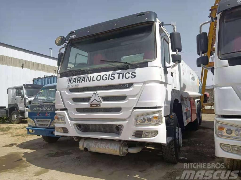 Howo 6*4 371 24m³ Fuel Tank Truck Diger