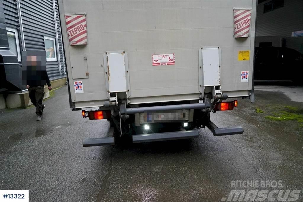 MAN TGL 8.210 Box truck w/ Zepro Lift Kapali kasa kamyonlar