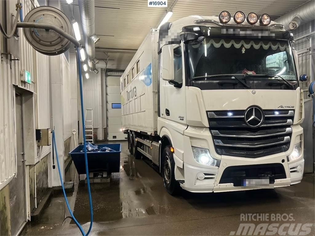Mercedes-Benz Actros Animal transport truck w/ lift Belediye / genel amaçli araçlar