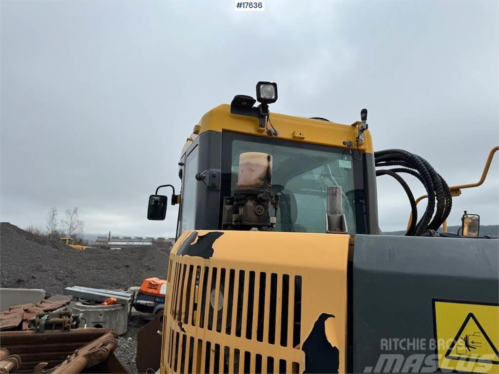 Volvo ECR235CL Tracked excavator w/ bucket and tilt Paletli ekskavatörler