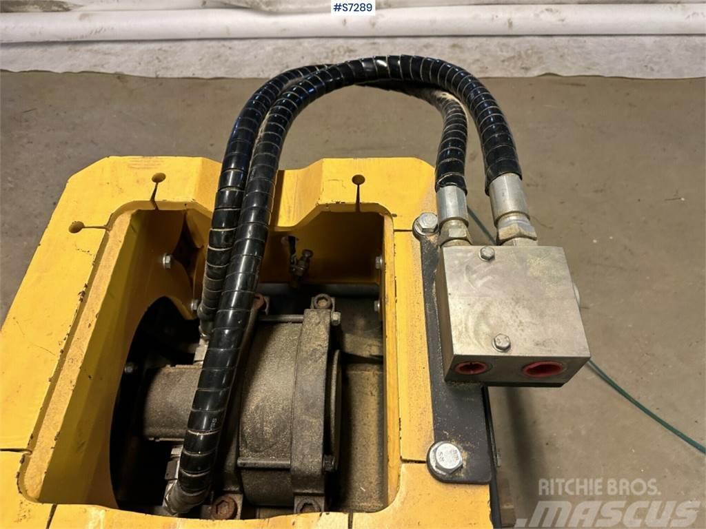 Engcon PP 350 Ground vibrator new on pallet Diger