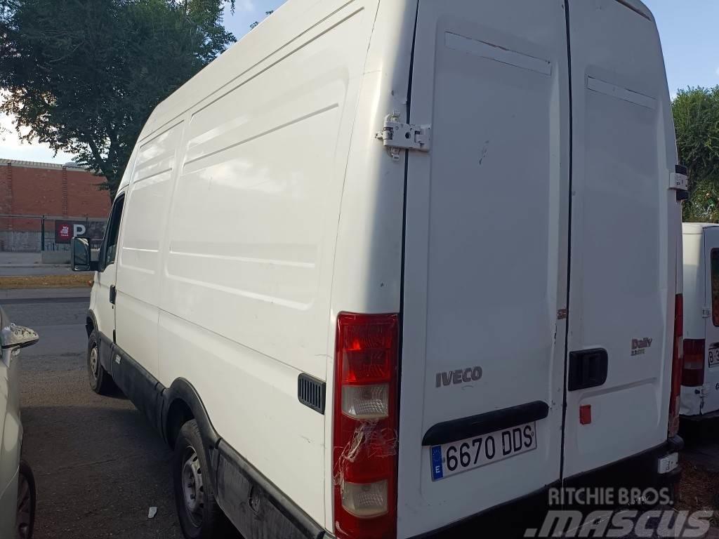 Iveco Daily Ch.Cb. 35 S12 3000mm RS Panel vanlar