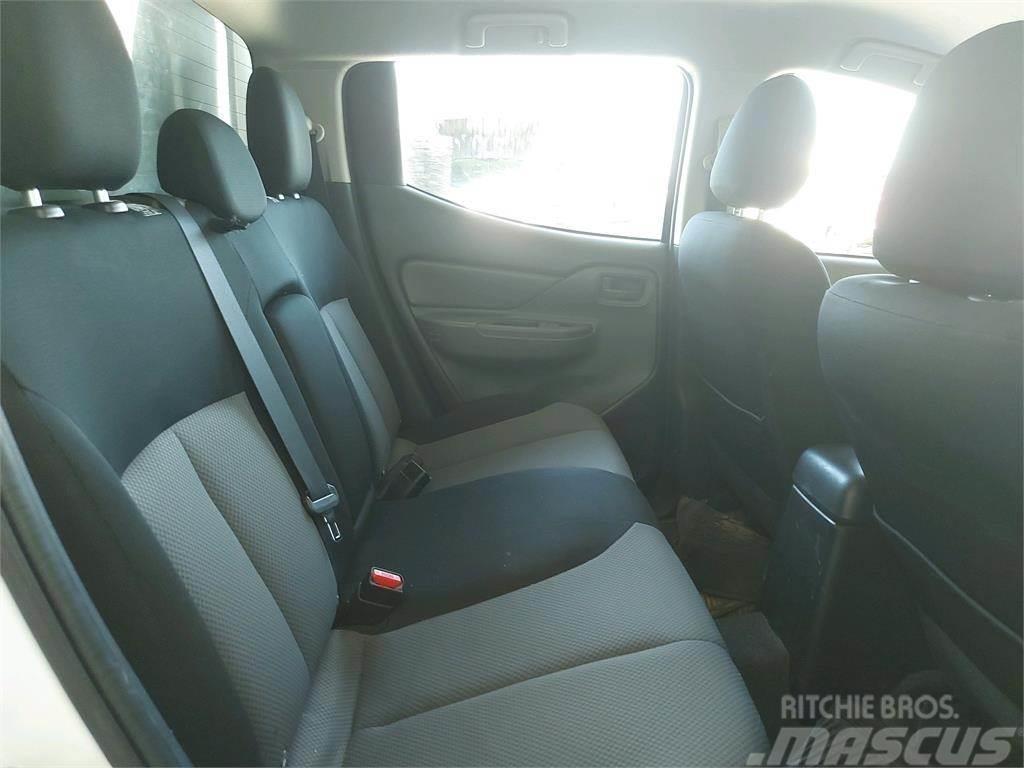 Mitsubishi L200 2.5DI-D Double Cab M-PRO Panel vanlar