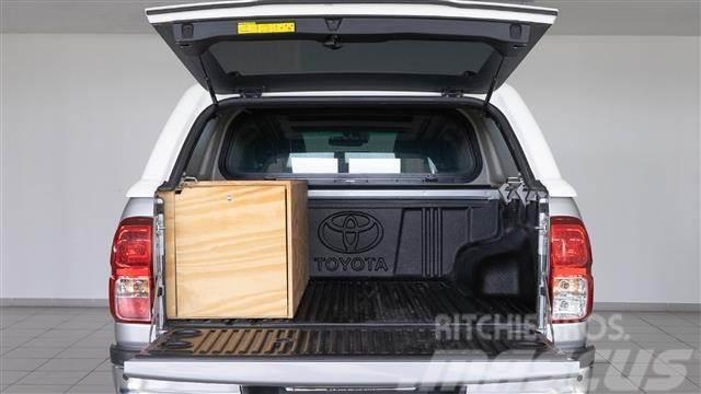 Toyota Hilux Cabina Doble VXL Aut. Panel vanlar