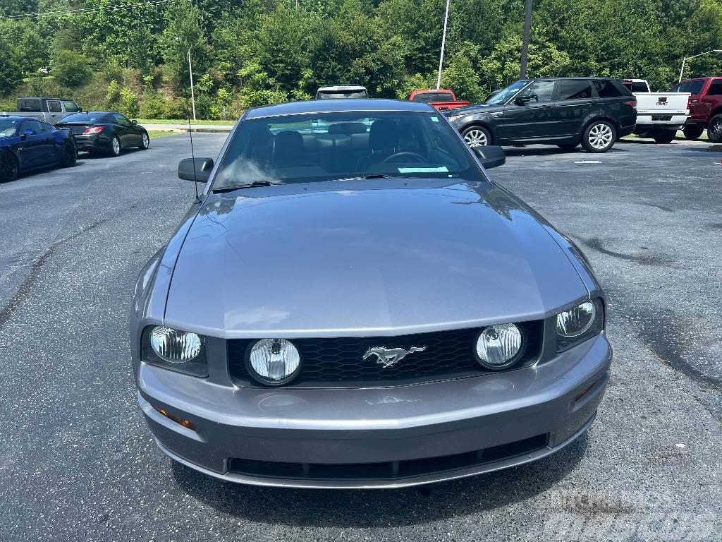 Ford Mustang GT Deluxe Coupe Otomobiller