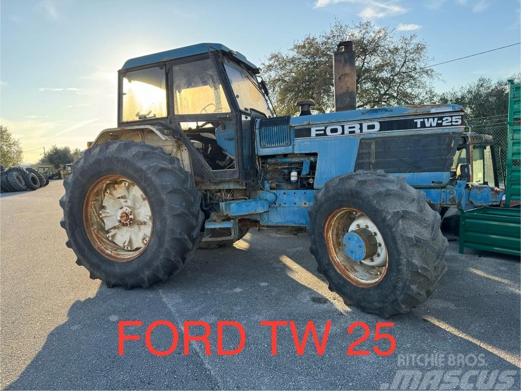 Ford / New Holland TW25 Traktörler