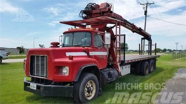 Mack RB690S Boom Truck Diger kamyonlar
