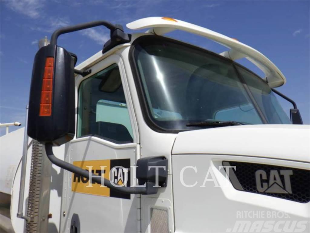 CAT CT660S Tankerli kamyonlar