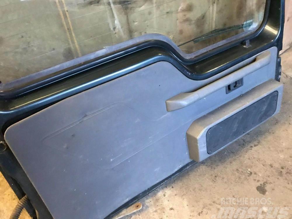 Land Rover Discovery 300 TDi rear door complete £90 Diger