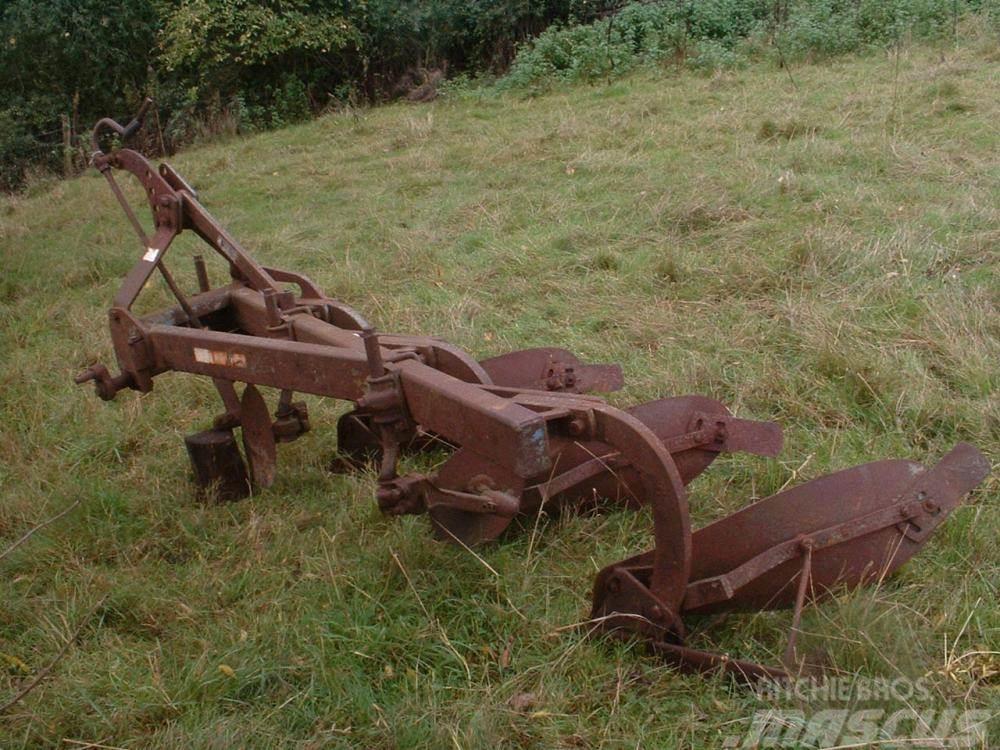 Massey Ferguson three furrow plough Diger parçalar