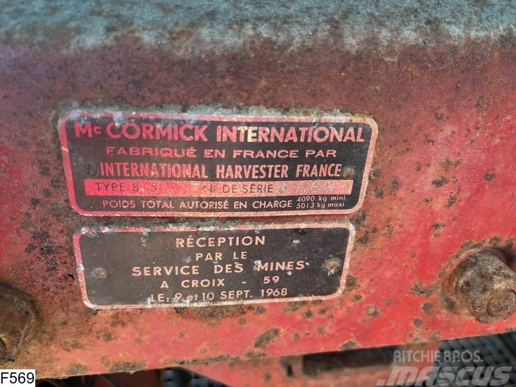 International 851 Mc Cormick International 851 Biçerdöverler